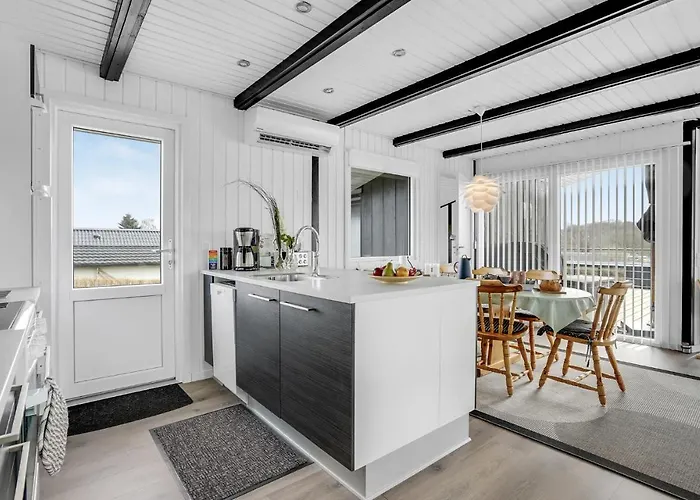 Stunning In With Kitchen Сasa de vacaciones *